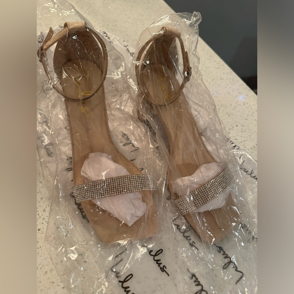 Lulus NEW heels size 8